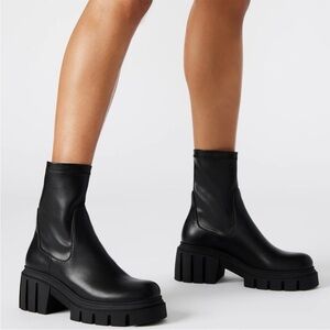 Steve Madden Boomba Lugged Booties Black Size Women’s 9.5
